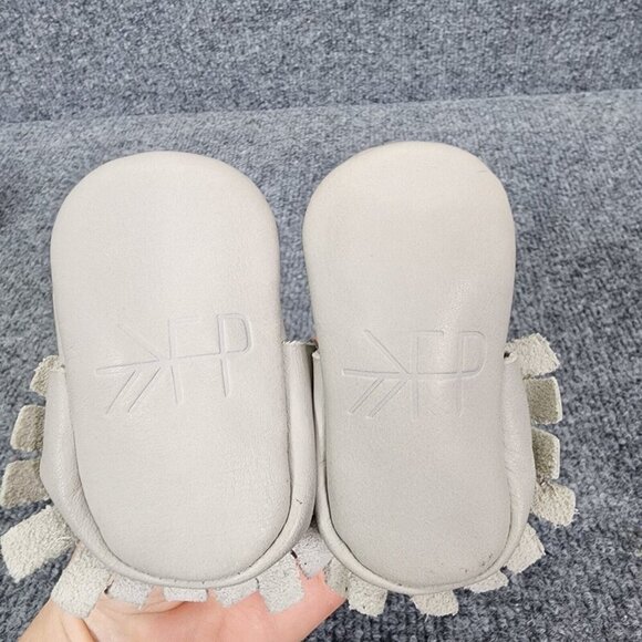 Freshly Picked Baby City Moccasins size 0 Boho Fringe 100% Leather Gray - Picture 5 of 8